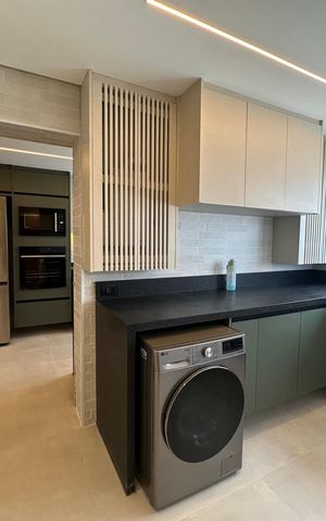 Apartamento à venda com 287m², 3 quartos e 4 vagas Apartamento à venda com 287m², 3 quartos e 4 vagasÁrea de Serviço