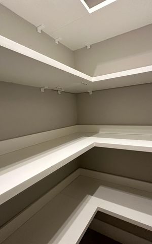 Apartamento à venda com 287m², 3 quartos e 4 vagas Apartamento à venda com 287m², 3 quartos e 4 vagasDespensa