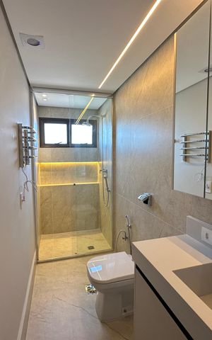 Apartamento à venda com 287m², 3 quartos e 4 vagas Apartamento à venda com 287m², 3 quartos e 4 vagasBanheiro da Suíte 2
