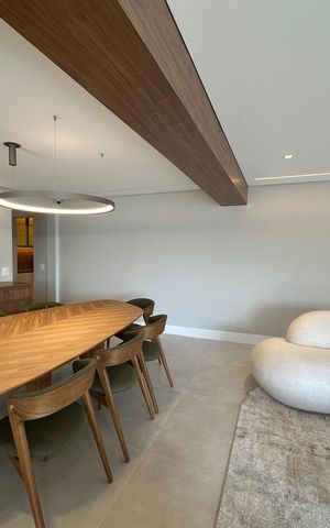 Apartamento à venda com 287m², 3 quartos e 4 vagas Apartamento à venda com 287m², 3 quartos e 4 vagasSala de Jantar