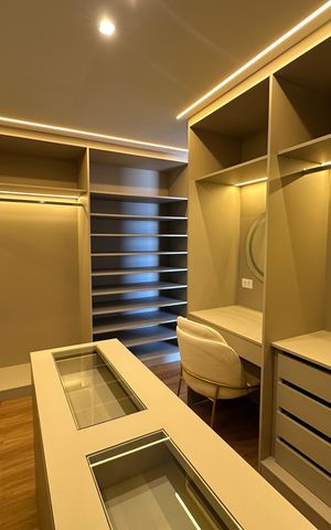 Apartamento à venda com 287m², 3 quartos e 4 vagas Apartamento à venda com 287m², 3 quartos e 4 vagasCloset da suíte 3