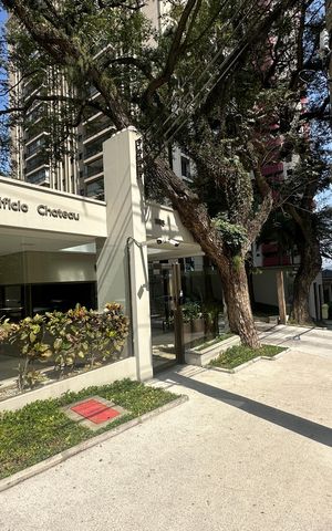 Apartamento à venda com 287m², 3 quartos e 4 vagas Apartamento à venda com 287m², 3 quartos e 4 vagasFachada e portaria