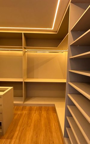 Apartamento à venda com 287m², 3 quartos e 4 vagas Apartamento à venda com 287m², 3 quartos e 4 vagasCloset da suíte 3