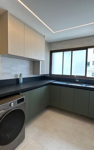 Apartamento à venda com 287m², 3 quartos e 4 vagas Apartamento à venda com 287m², 3 quartos e 4 vagasÁrea de Serviço