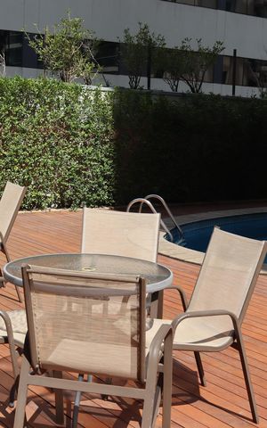 Apartamento à venda com 287m², 3 quartos e 4 vagas Apartamento à venda com 287m², 3 quartos e 4 vagasÁrea comum - Piscina