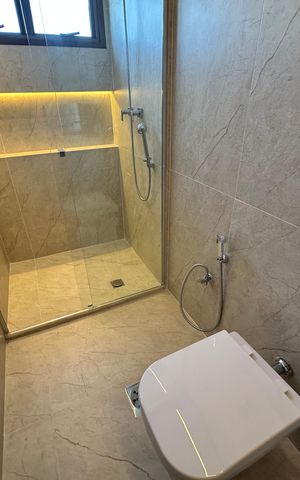Apartamento à venda com 287m², 3 quartos e 4 vagas Apartamento à venda com 287m², 3 quartos e 4 vagasBanheiro da Suíte 2