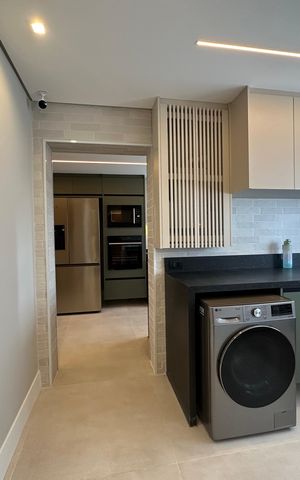 Apartamento à venda com 287m², 3 quartos e 4 vagas Apartamento à venda com 287m², 3 quartos e 4 vagasÁrea de Serviço