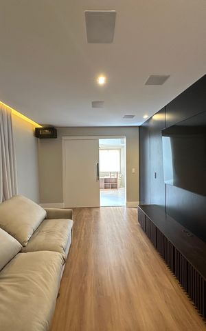 Apartamento à venda com 287m², 3 quartos e 4 vagas Apartamento à venda com 287m², 3 quartos e 4 vagasSala de TV