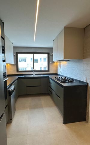Apartamento à venda com 287m², 3 quartos e 4 vagas Apartamento à venda com 287m², 3 quartos e 4 vagasCozinha