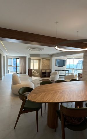Apartamento à venda com 287m², 3 quartos e 4 vagas Apartamento à venda com 287m², 3 quartos e 4 vagasSala de Jantar