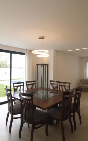 Casa de condomínio para alugar com 460m², 4 quartos e 4 vagasSala