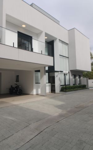 Casa de condomínio para alugar com 460m², 4 quartos e 4 vagasFachada