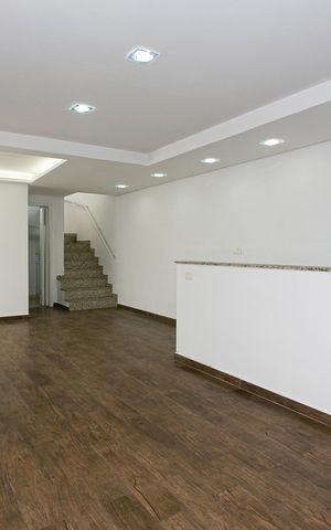 Casa à venda com 200m², 3 quartos e 1 vaga Casa à venda com 200m², 3 quartos e 1 vagaSala