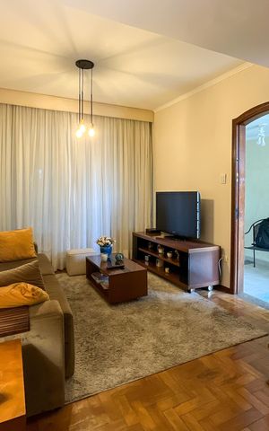 Casa à venda com 195m², 4 quartos e 2 vagas Casa à venda com 195m², 4 quartos e 2 vagasSala