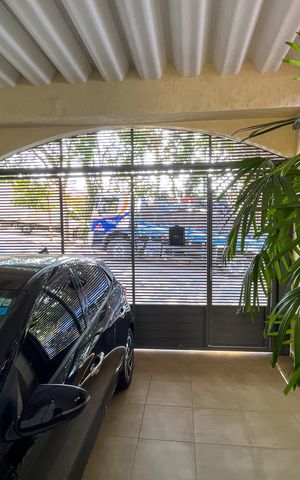 Casa à venda com 195m², 4 quartos e 2 vagas Casa à venda com 195m², 4 quartos e 2 vagasGaragem