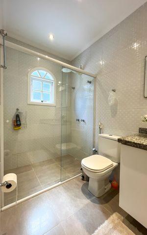 Casa à venda com 195m², 4 quartos e 2 vagas Casa à venda com 195m², 4 quartos e 2 vagasBanheiro da Suíte