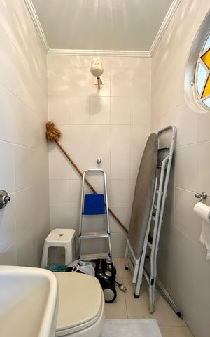 Casa à venda com 195m², 4 quartos e 2 vagas Casa à venda com 195m², 4 quartos e 2 vagasBanheiro da edícula