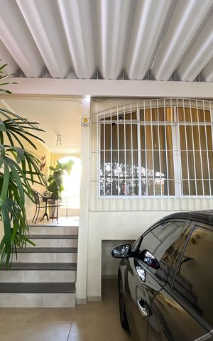 Casa à venda com 195m², 4 quartos e 2 vagas Casa à venda com 195m², 4 quartos e 2 vagasGaragem