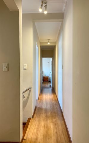 Casa à venda com 195m², 4 quartos e 2 vagas Casa à venda com 195m², 4 quartos e 2 vagasCorredor