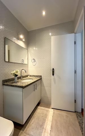 Casa à venda com 195m², 4 quartos e 2 vagas Casa à venda com 195m², 4 quartos e 2 vagasBanheiro da Suíte