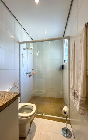 Casa à venda com 195m², 4 quartos e 2 vagas Casa à venda com 195m², 4 quartos e 2 vagasBanheiro Corredor