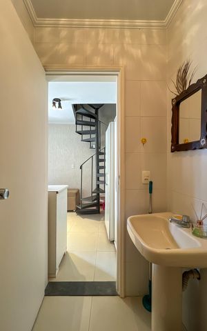 Casa à venda com 195m², 4 quartos e 2 vagas Casa à venda com 195m², 4 quartos e 2 vagasBanheiro da edícula