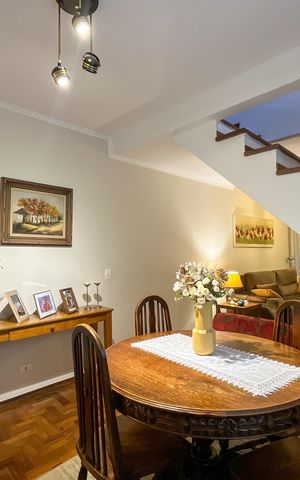 Casa à venda com 195m², 4 quartos e 2 vagas Casa à venda com 195m², 4 quartos e 2 vagasSala de Jantar