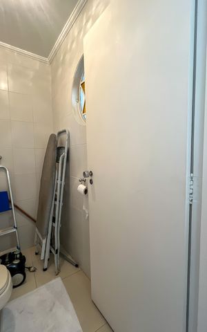 Casa à venda com 195m², 4 quartos e 2 vagas Casa à venda com 195m², 4 quartos e 2 vagasBanheiro da edícula
