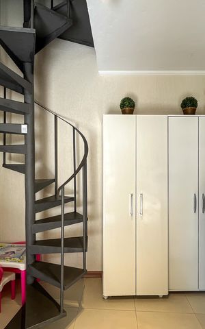 Casa à venda com 195m², 4 quartos e 2 vagas Casa à venda com 195m², 4 quartos e 2 vagasSala da edícula