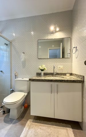 Casa à venda com 195m², 4 quartos e 2 vagas Casa à venda com 195m², 4 quartos e 2 vagasBanheiro da Suíte