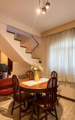 Casa à venda com 195m², 4 quartos e 2 vagas Casa à venda com 195m², 4 quartos e 2 vagasSala de Jantar