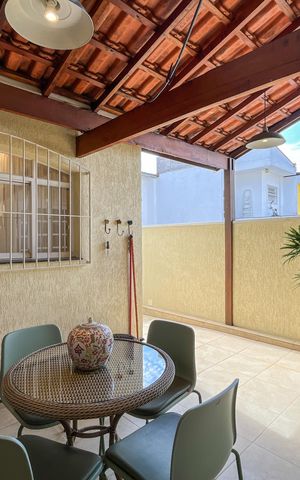 Casa à venda com 195m², 4 quartos e 2 vagas Casa à venda com 195m², 4 quartos e 2 vagasQuintal