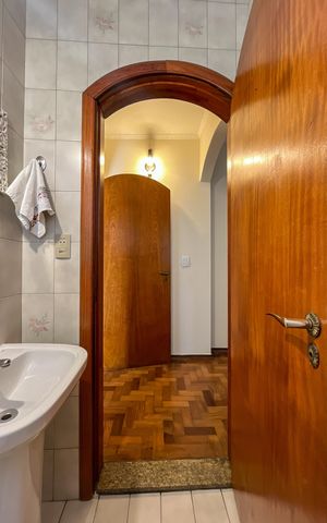 Casa à venda com 195m², 4 quartos e 2 vagas Casa à venda com 195m², 4 quartos e 2 vagasLavabo