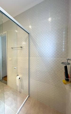 Casa à venda com 195m², 4 quartos e 2 vagas Casa à venda com 195m², 4 quartos e 2 vagasBanheiro da Suíte