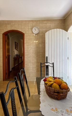 Casa à venda com 195m², 4 quartos e 2 vagas Casa à venda com 195m², 4 quartos e 2 vagasCozinha