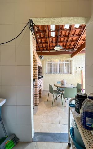 Casa à venda com 195m², 4 quartos e 2 vagas Casa à venda com 195m², 4 quartos e 2 vagasÁrea de Serviço