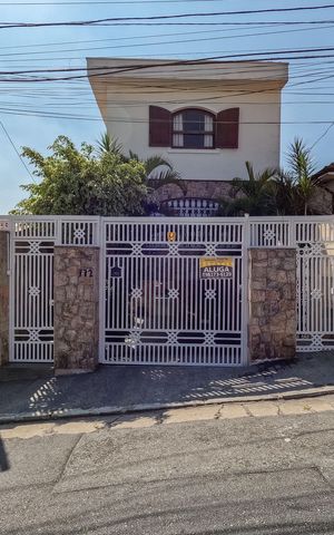 Casa para alugar com 390m², 4 quartos e 4 vagasFachada