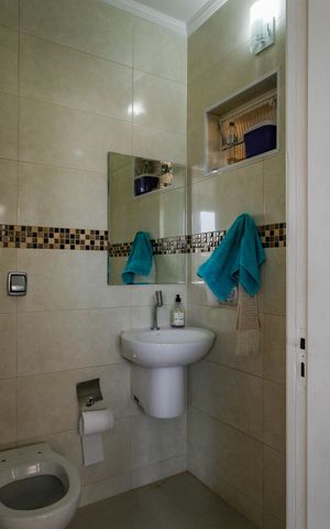 Casa para alugar com 390m², 4 quartos e 4 vagasBanheiro 2