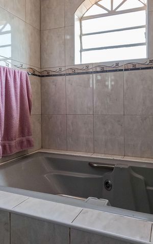 Casa para alugar com 390m², 4 quartos e 4 vagasBanheiro 4