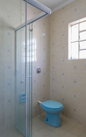 Casa para alugar com 390m², 4 quartos e 4 vagasBanheiro 1