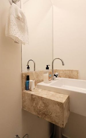 Casa à venda com 300m², 2 quartos e 2 vagasLavabo