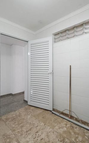 Casa à venda com 300m², 2 quartos e 2 vagasDespensa