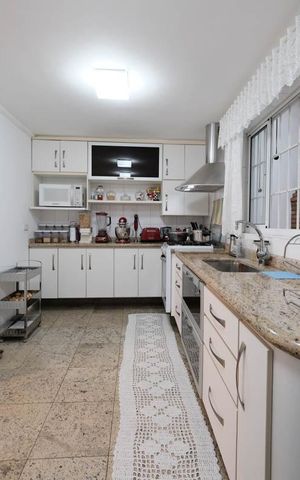 Casa à venda com 300m², 2 quartos e 2 vagasCozinha