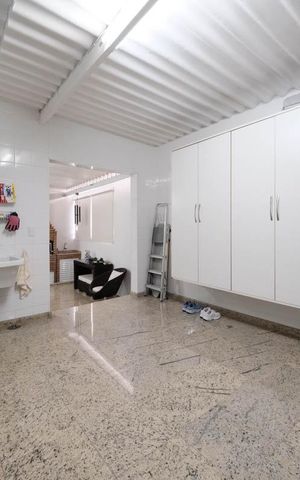 Casa à venda com 300m², 2 quartos e 2 vagasÁrea de Serviço