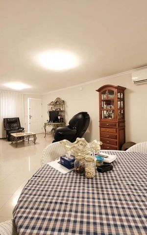Casa à venda com 300m², 2 quartos e 2 vagasSala