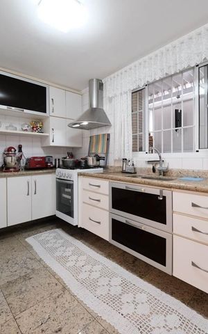 Casa à venda com 300m², 2 quartos e 2 vagasCozinha