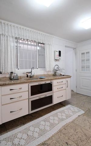Casa à venda com 300m², 2 quartos e 2 vagasCozinha