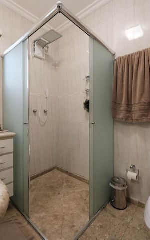 Casa à venda com 300m², 2 quartos e 2 vagasBanheiro social