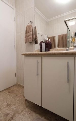 Casa à venda com 300m², 2 quartos e 2 vagasBanheiro social