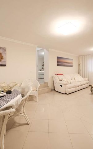 Casa à venda com 300m², 2 quartos e 2 vagasSala